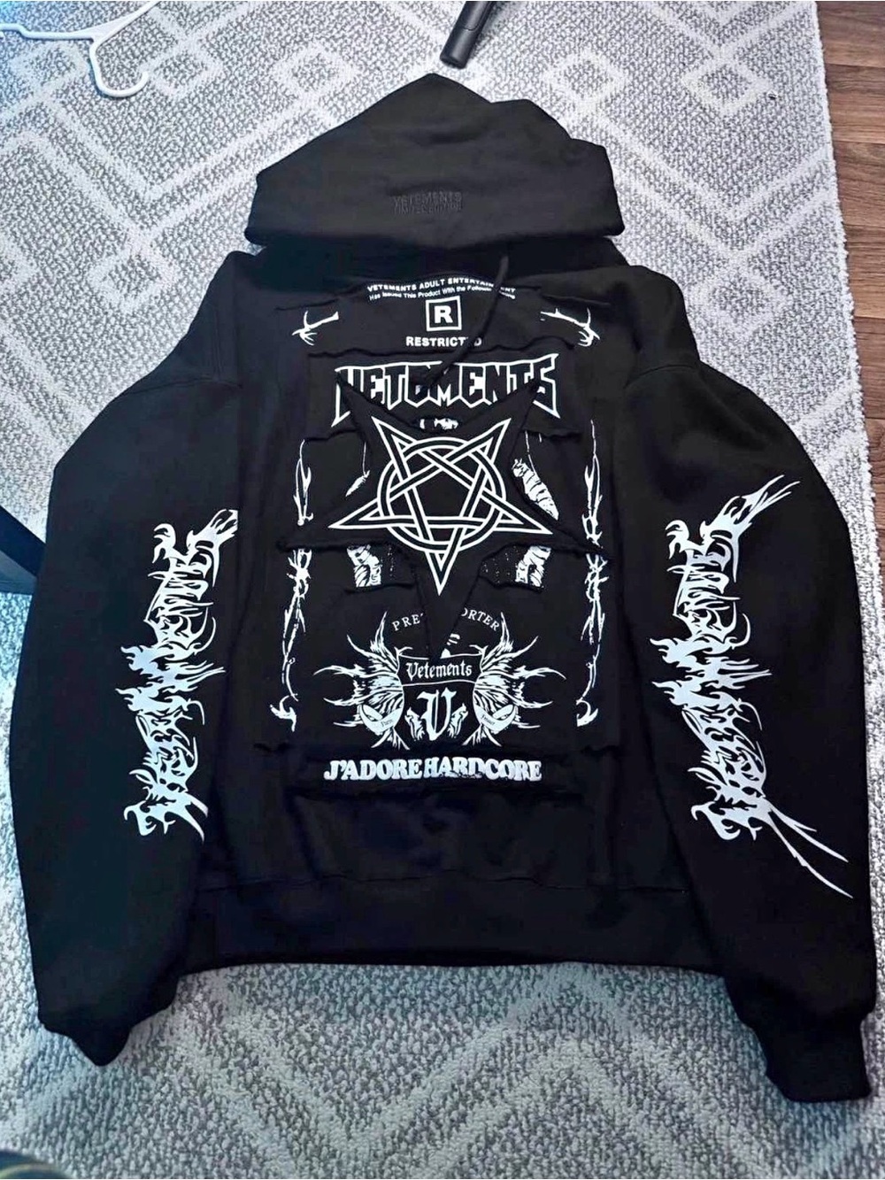 VETEMENTS PATCH LOGO HOODIE